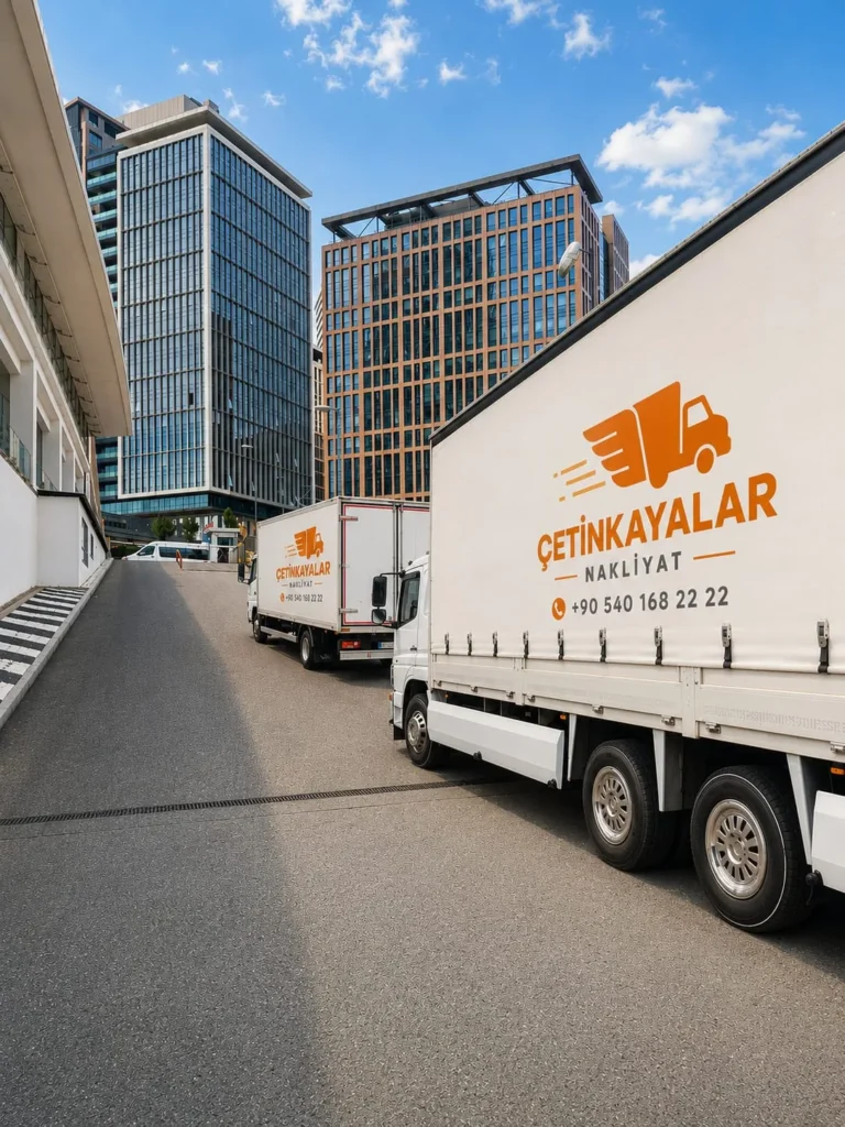 Çetinkayalar Nakliyat'ın iki kamyonu yükleme yolunda